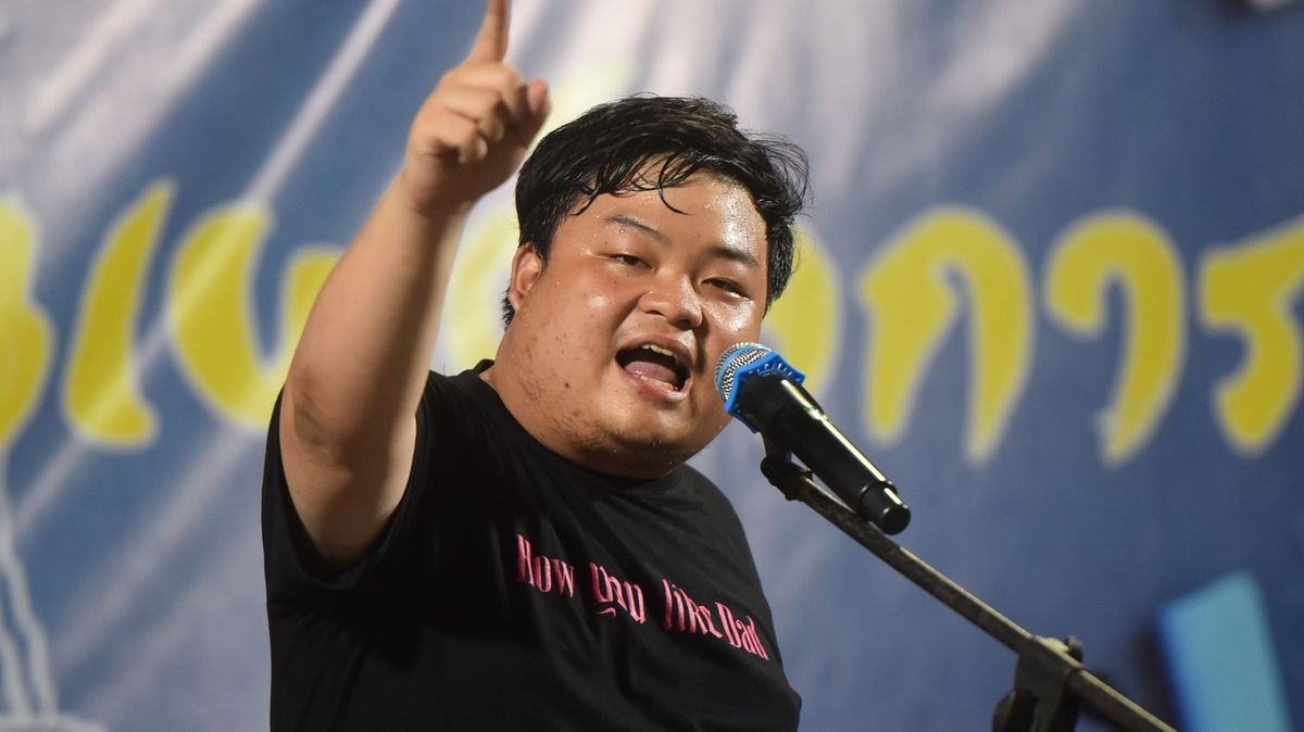V Thajsku přituhuje. Lídry protestů obvinili z urážky majestátu